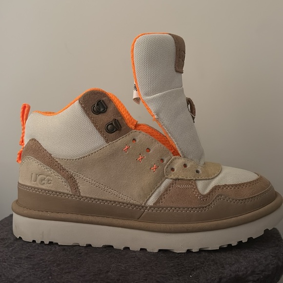 Like new orange and brown Ugg sneakers 7.5 USA size - Picture 4 of 6